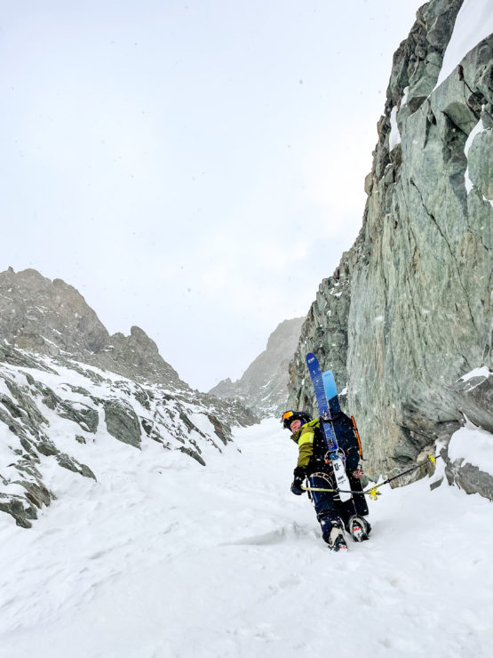 Le Ubac dans un couloir, à la montée, parfait compagnon de vos sorties freerando